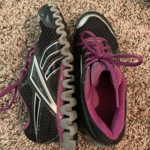Reebok tennis shoes women’s size 6